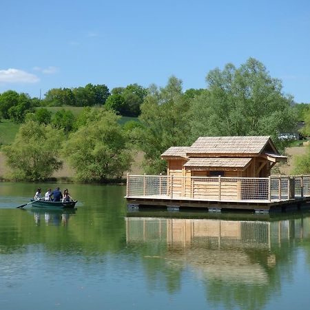 Отель Cabanes Flottantes Du Lac De Pelisse Douzains Экстерьер фото