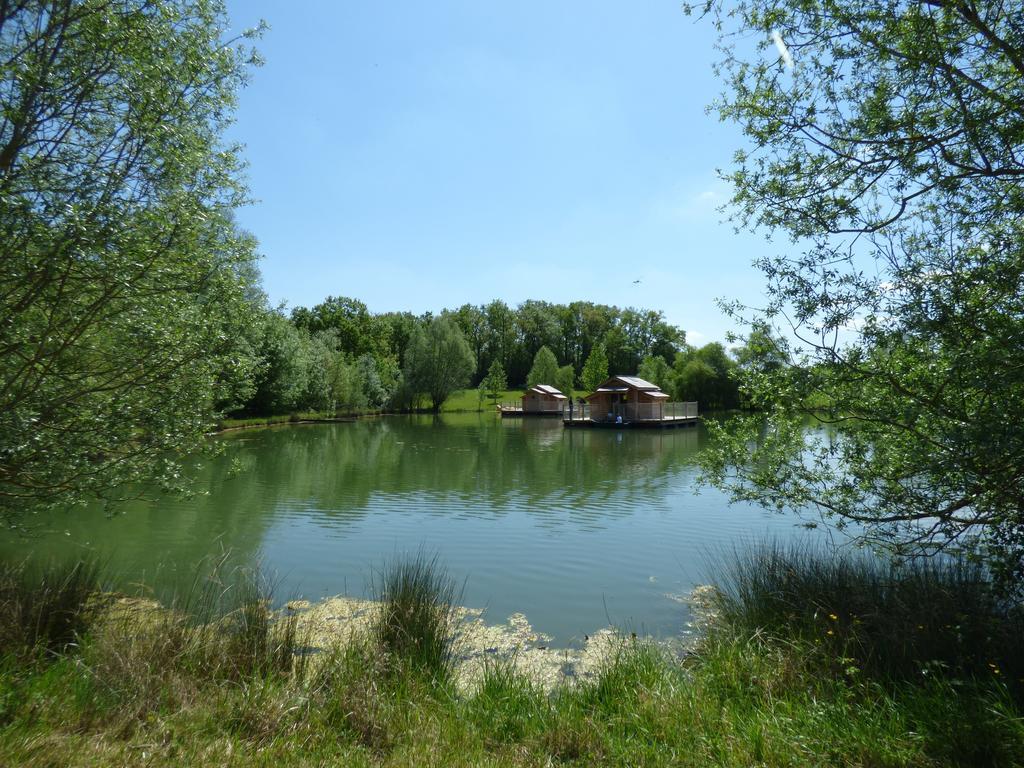 Отель Cabanes Flottantes Du Lac De Pelisse Douzains Экстерьер фото