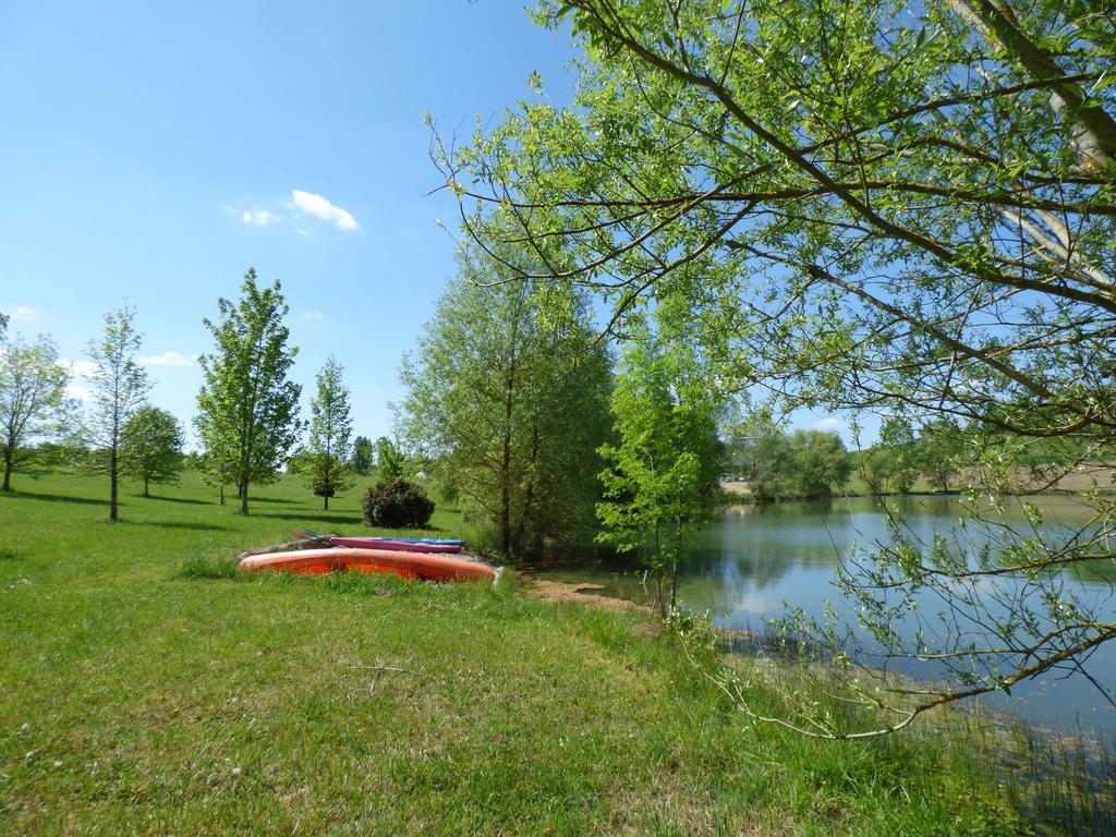 Отель Cabanes Flottantes Du Lac De Pelisse Douzains Экстерьер фото