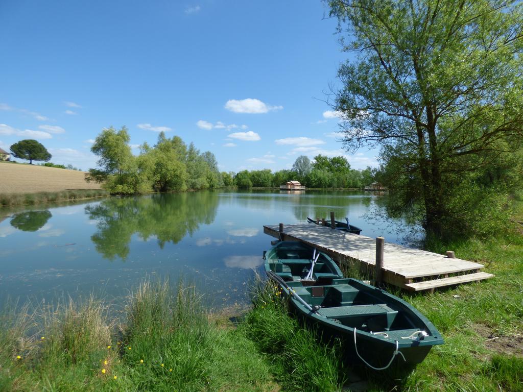 Отель Cabanes Flottantes Du Lac De Pelisse Douzains Экстерьер фото