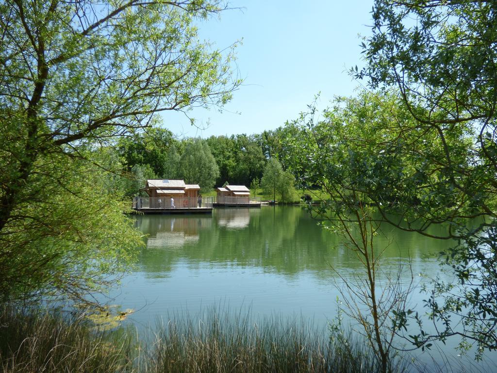 Отель Cabanes Flottantes Du Lac De Pelisse Douzains Экстерьер фото